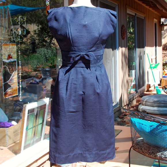navy blue wiggle dress